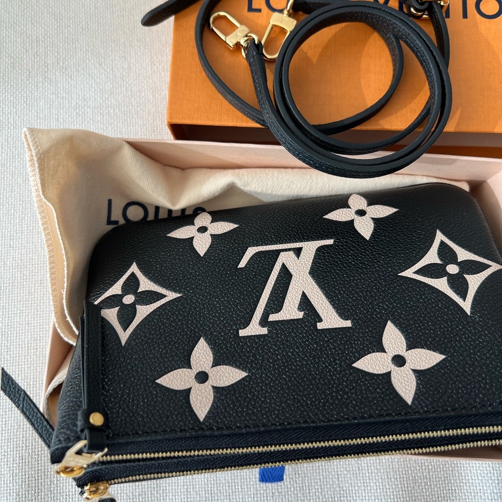 NIB Louis Vuitton Double Zip Pochette Crossbody🖤 - Picture 4 of 5